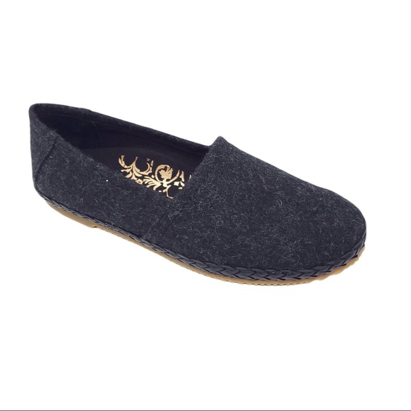 Aetrex Kylie slip on wool like slippers. - Picture 7 of 7